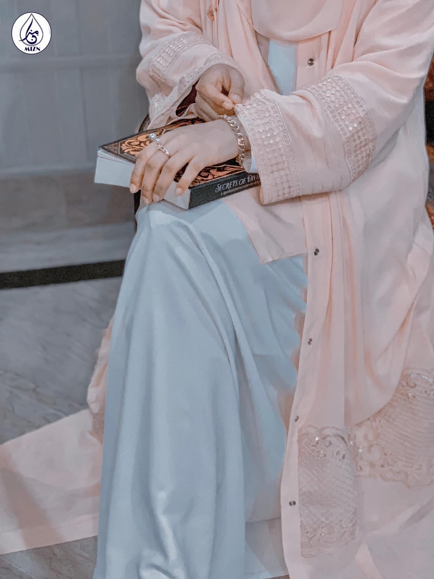 PETAL ABAYA